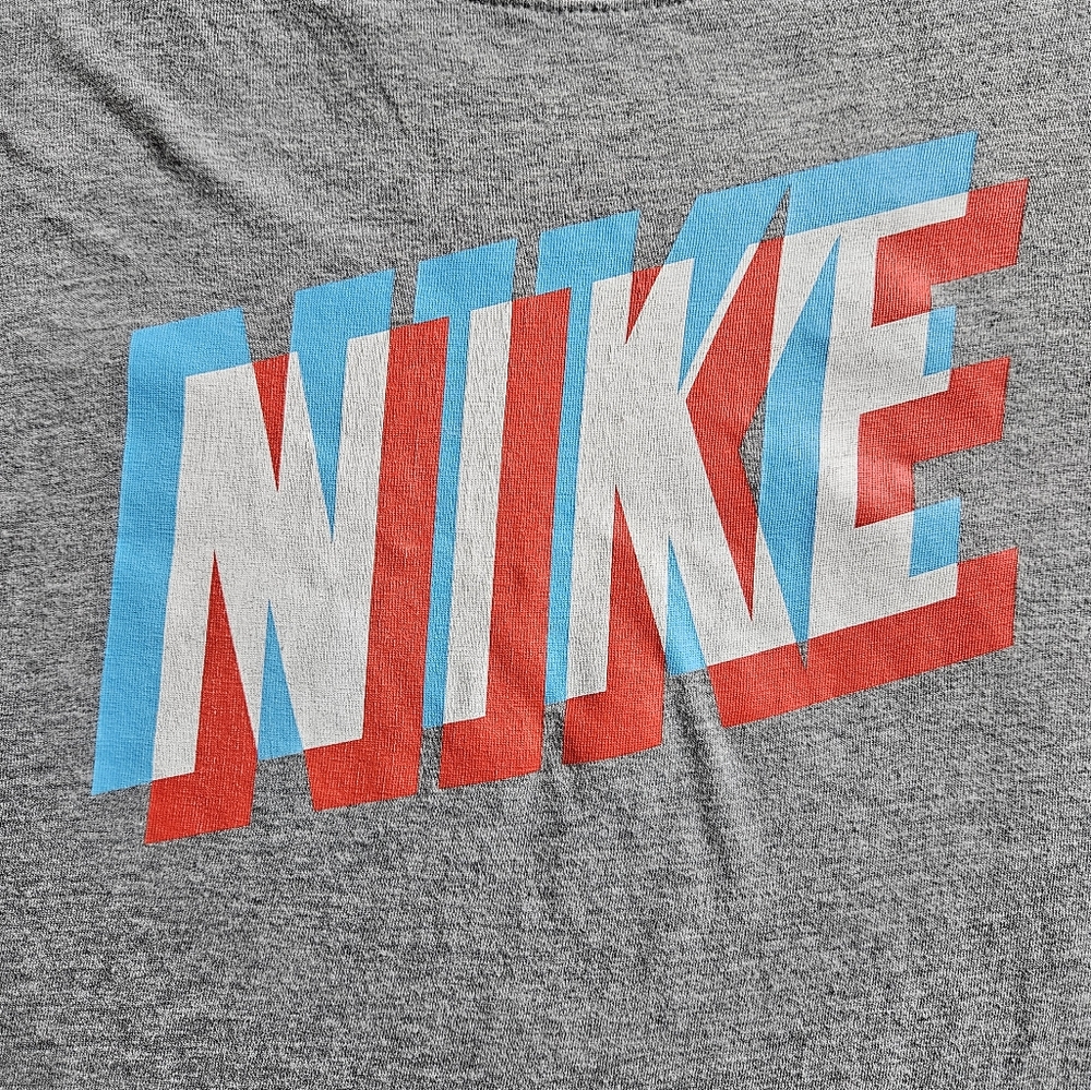 3/$30 Nike • T-Shirt - Picture 2 of 5